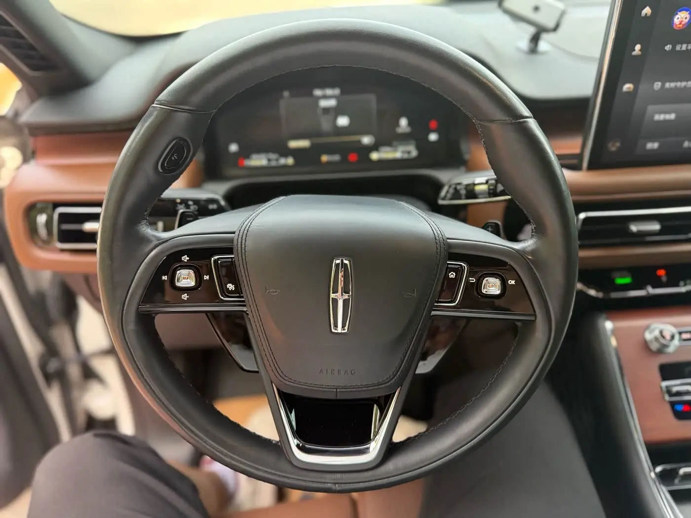 Lincoln Aviator 2021 — Photo 16/19