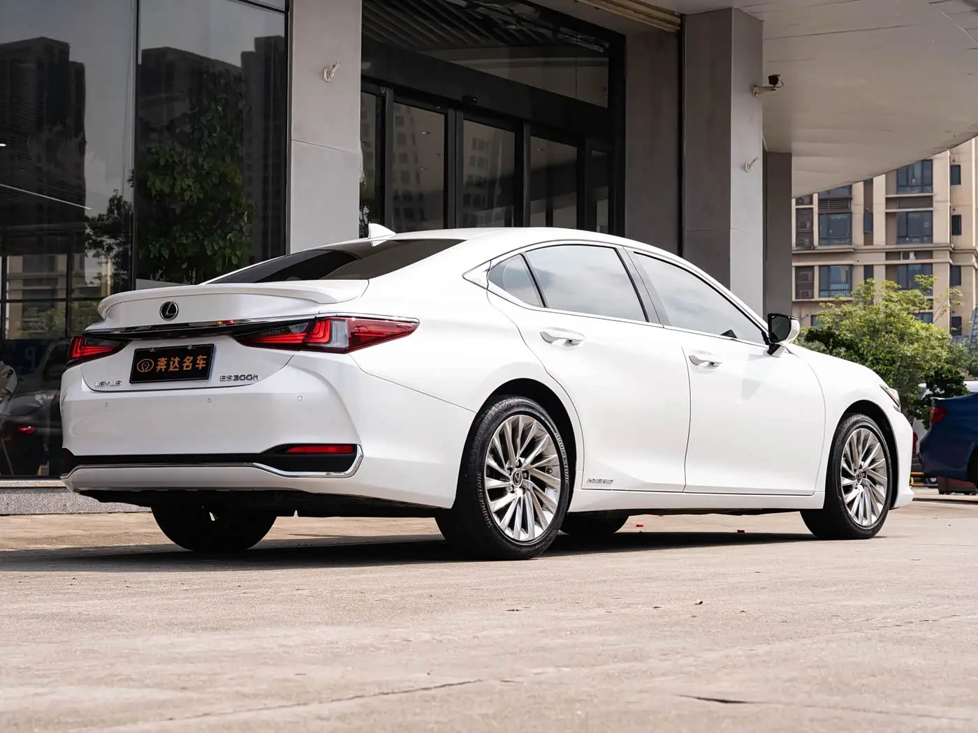 Lexus ES 2020 — Photo 3/20