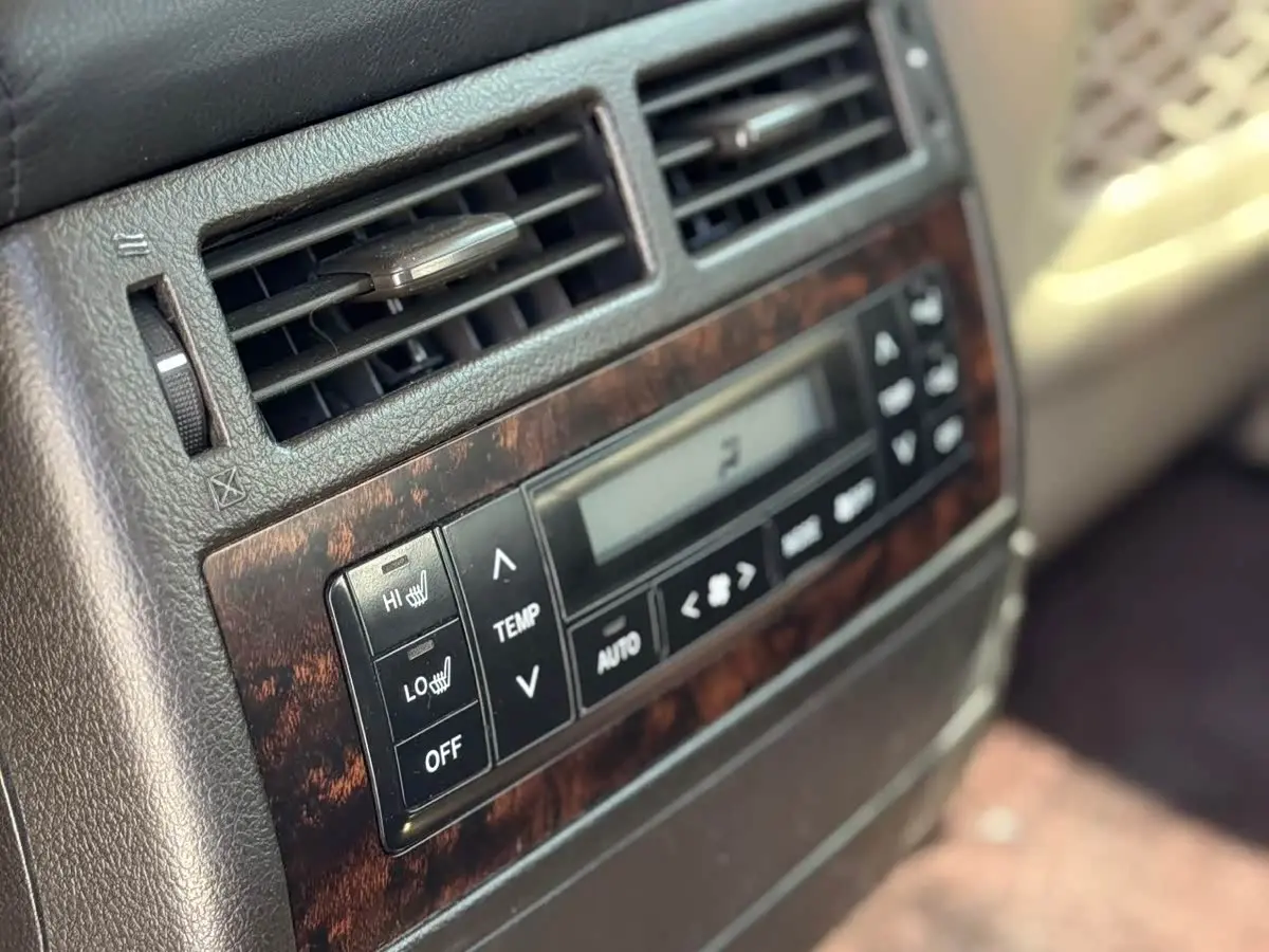 Toyota Land Cruiser 2012 — Photo 11/15