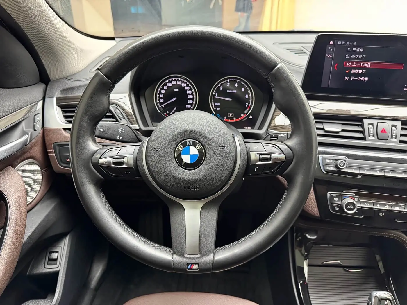 BMW X1 2022 — Фото 9/15