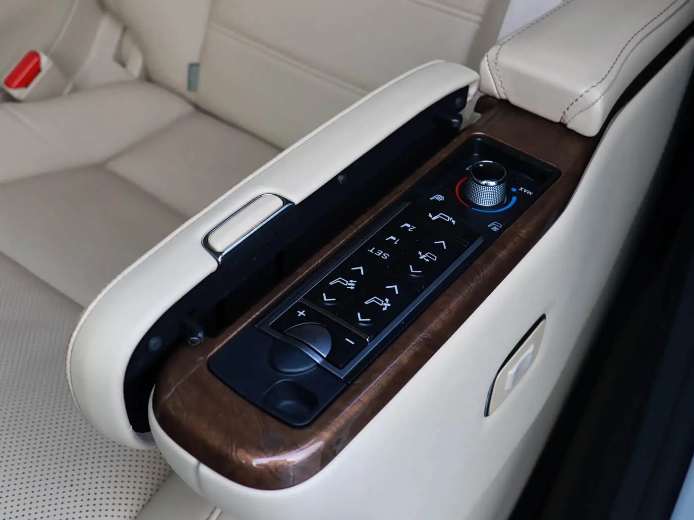 Toyota Alphard 2015 — Photo 9/12
