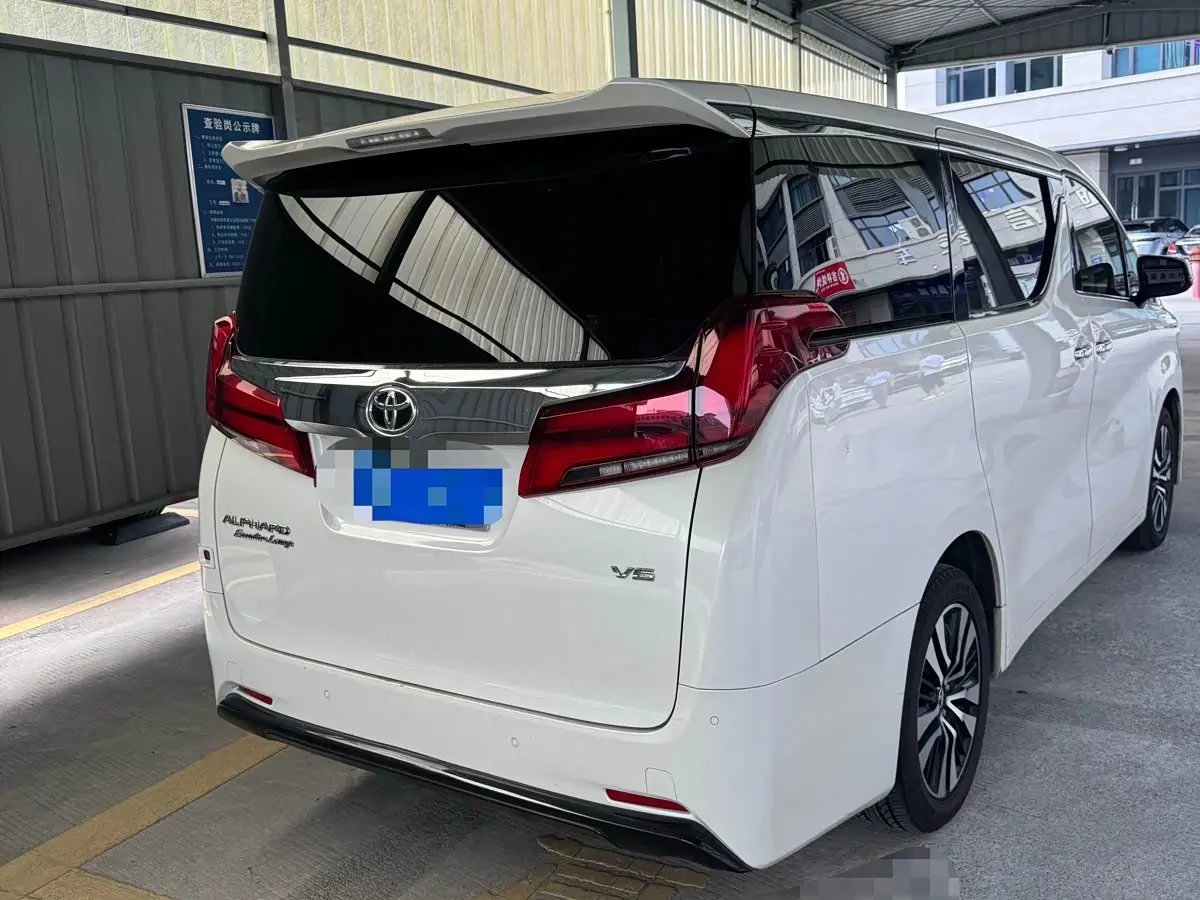 Toyota Alphard 2019 — Photo 7/9