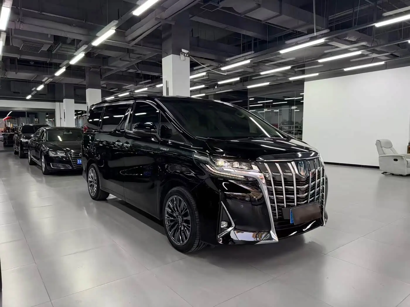 Toyota Alphard 2021 — Photo 3/9