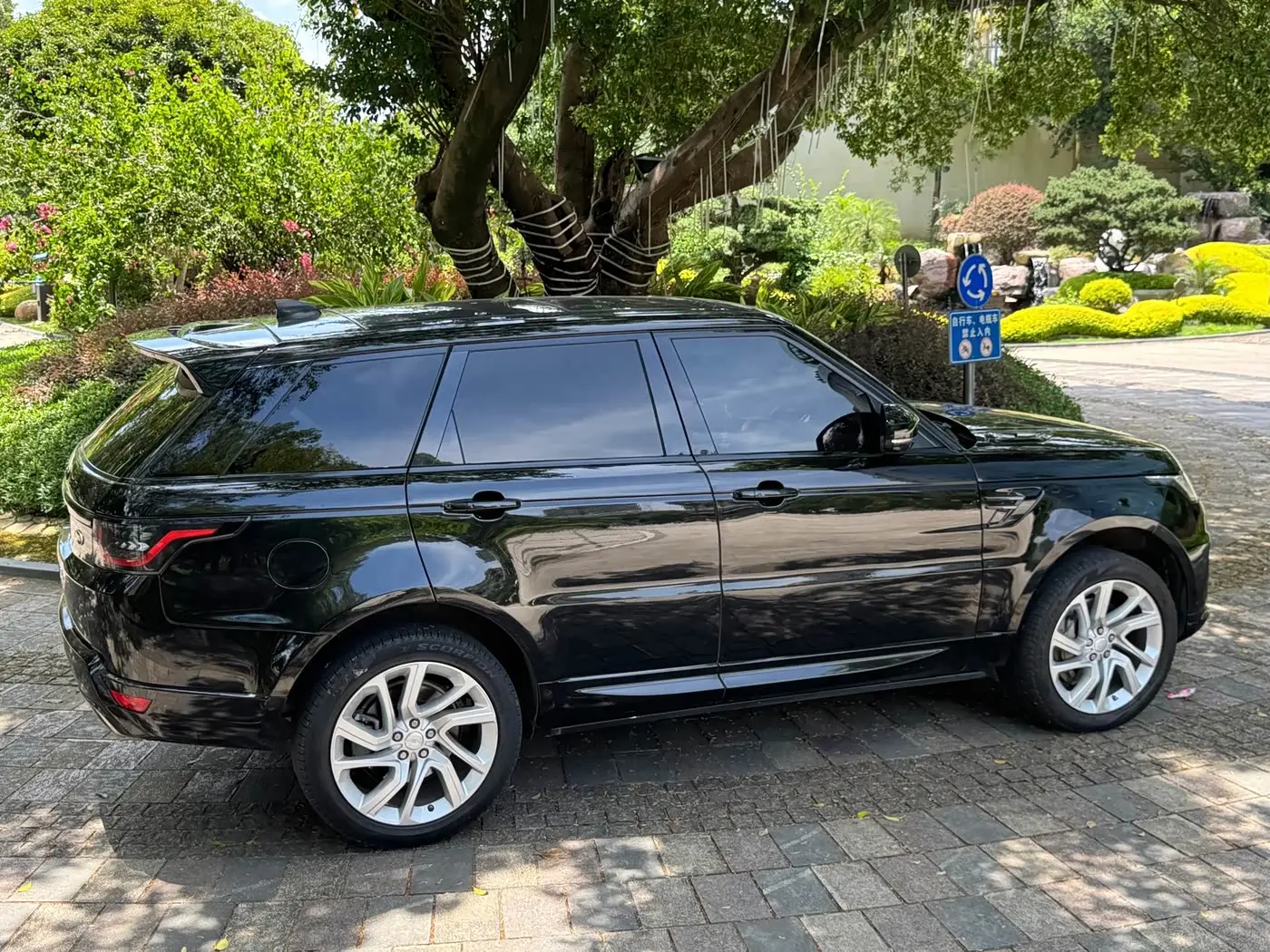 Land Rover Range Rover Sport 2020 — Фото 6/16