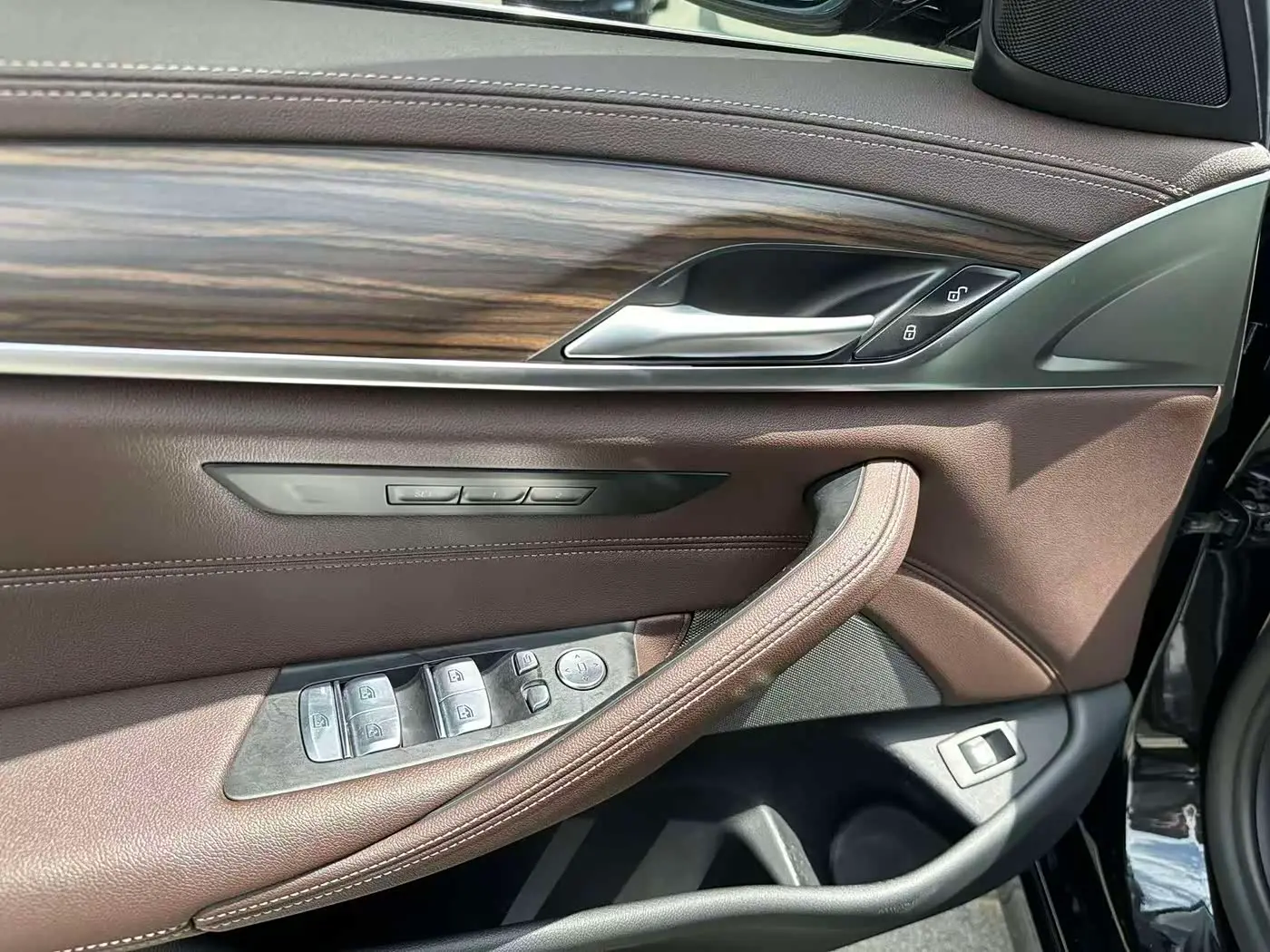 BMW 5 Series 2021 — Photo 17/20