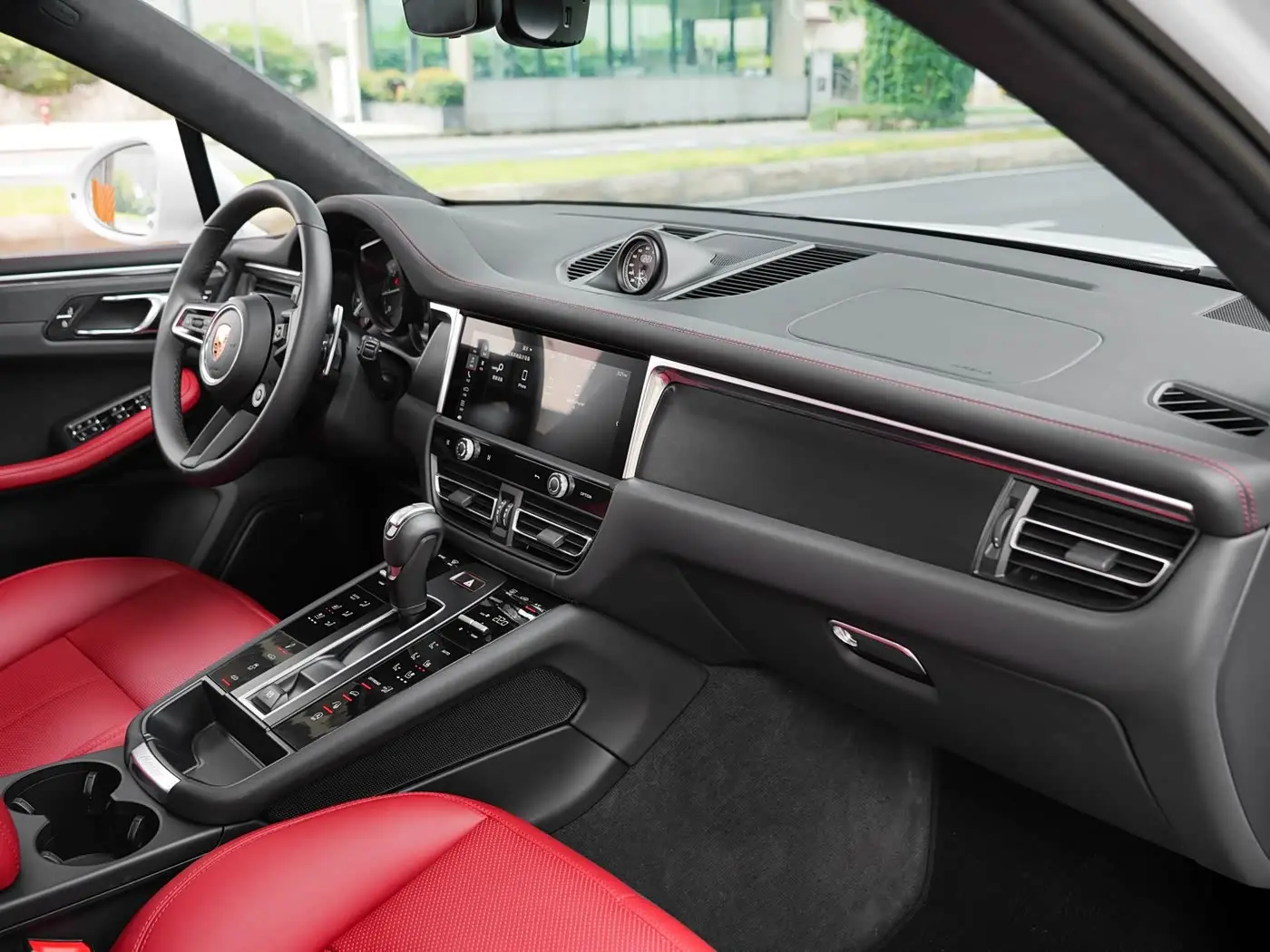 Porsche Macan 2022 — Photo 9/20