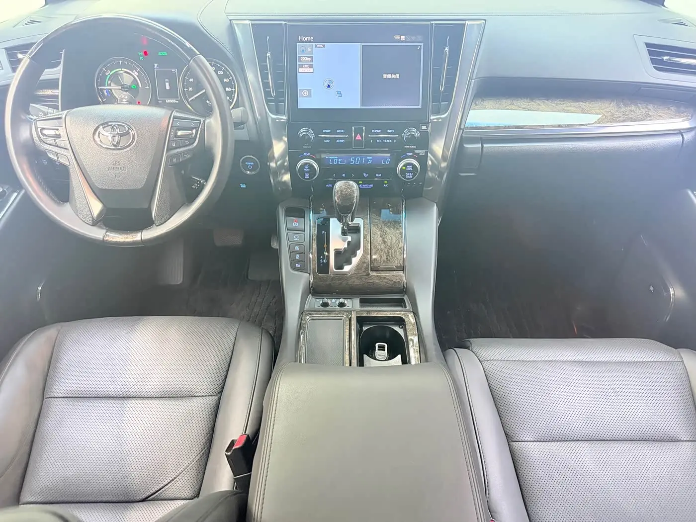 Toyota Vellfire 2020 — Photo 8/17