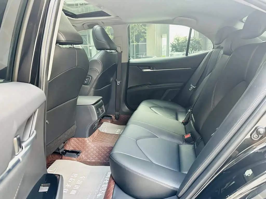 Toyota Camry 2023 — Фото 12/20