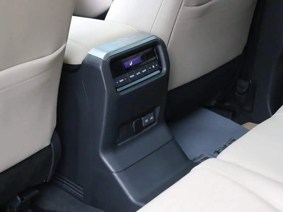 Toyota Prado 2024 — Photo 19/20