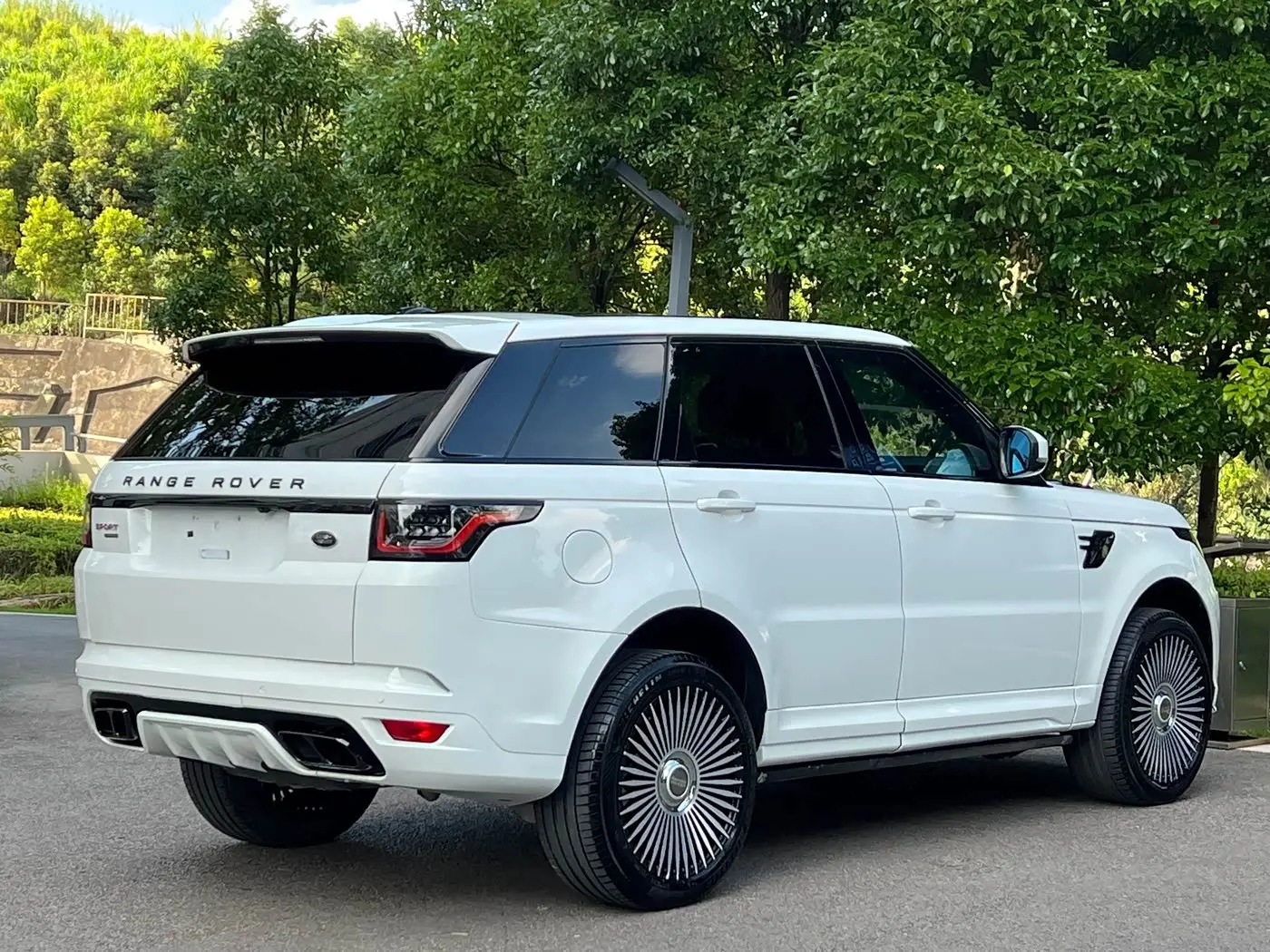 Land Rover Range Rover Sport 2015 — Photo 8/9
