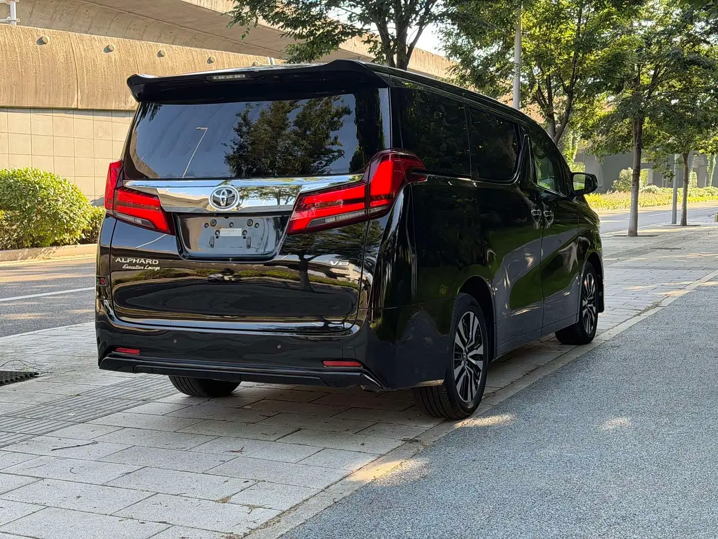 Toyota Alphard 2019 — Photo 9/9
