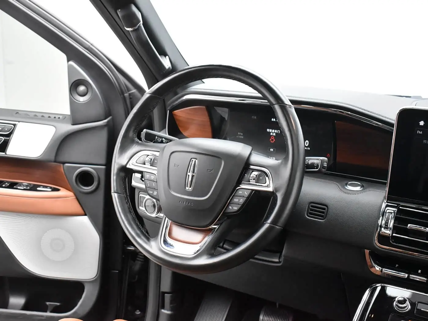 Lincoln Navigator 2019 — Şəkil 9/20