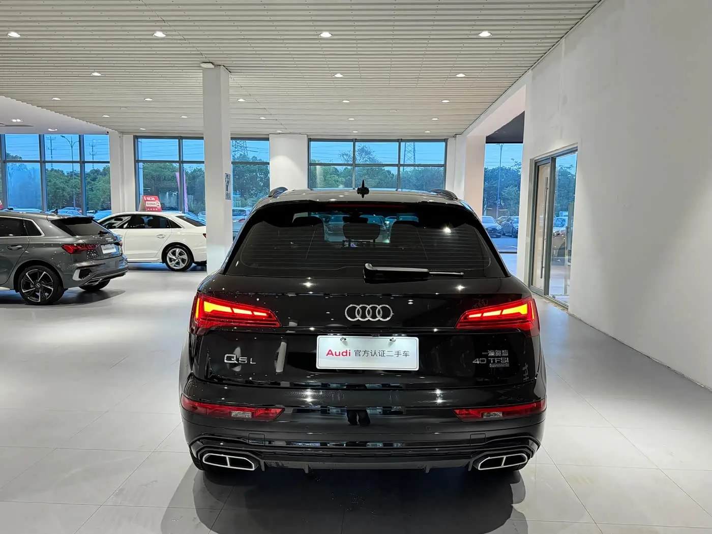 Audi Q5L 2025 — Фото 4/20