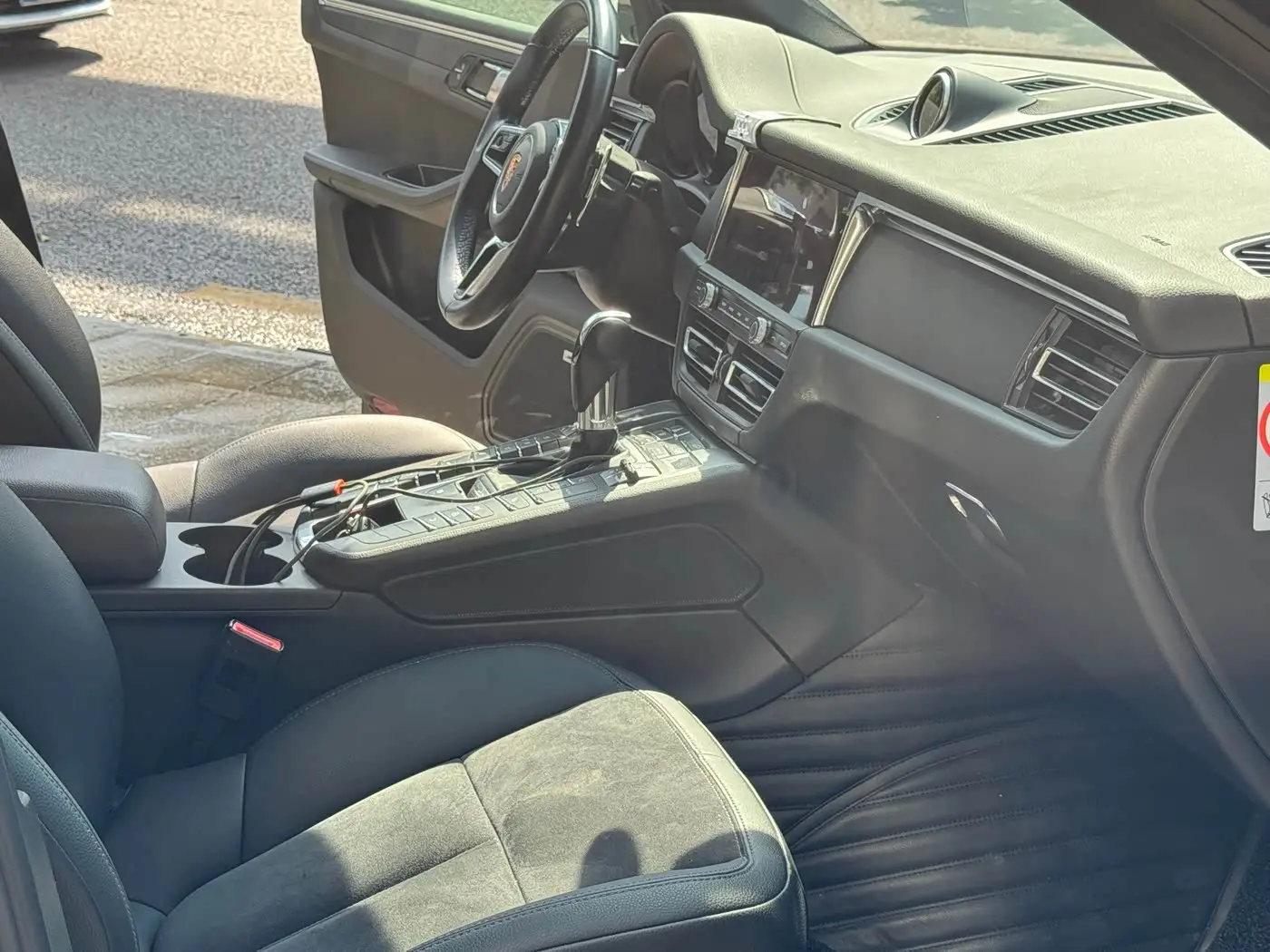 Porsche Macan 2019 — Photo 8/18