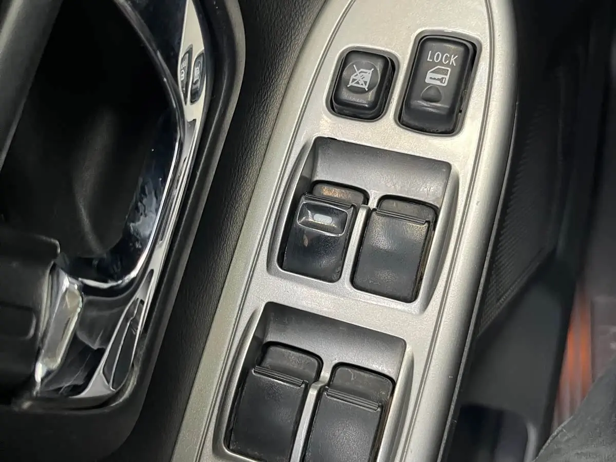 Mitsubishi Pajero 2017 — Photo 20/20