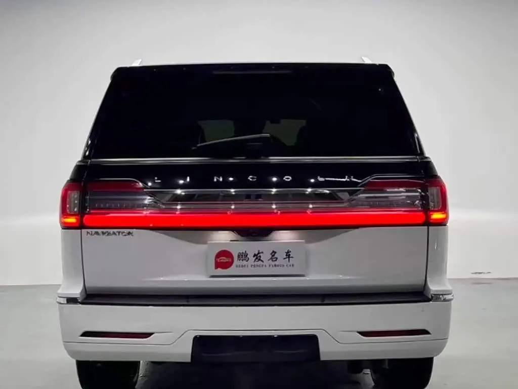 Lincoln Navigator 2018 — Фото 19/20