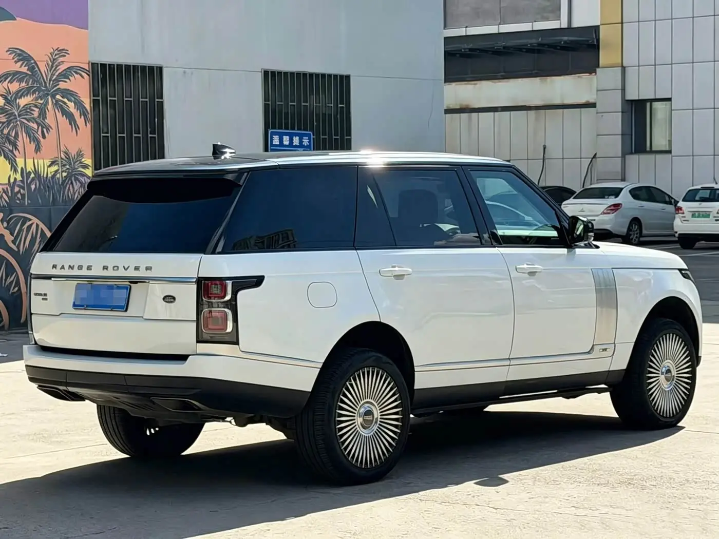 Land Rover Range Rover 2020 — Photo 6/19