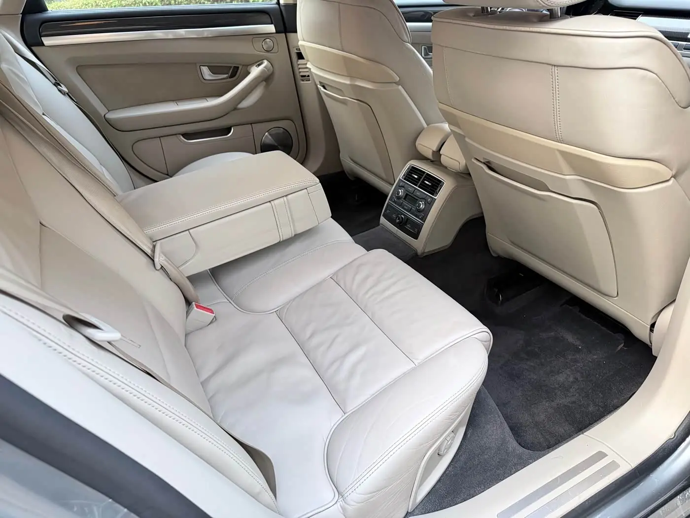 Audi S8 2009 — Photo 5/17