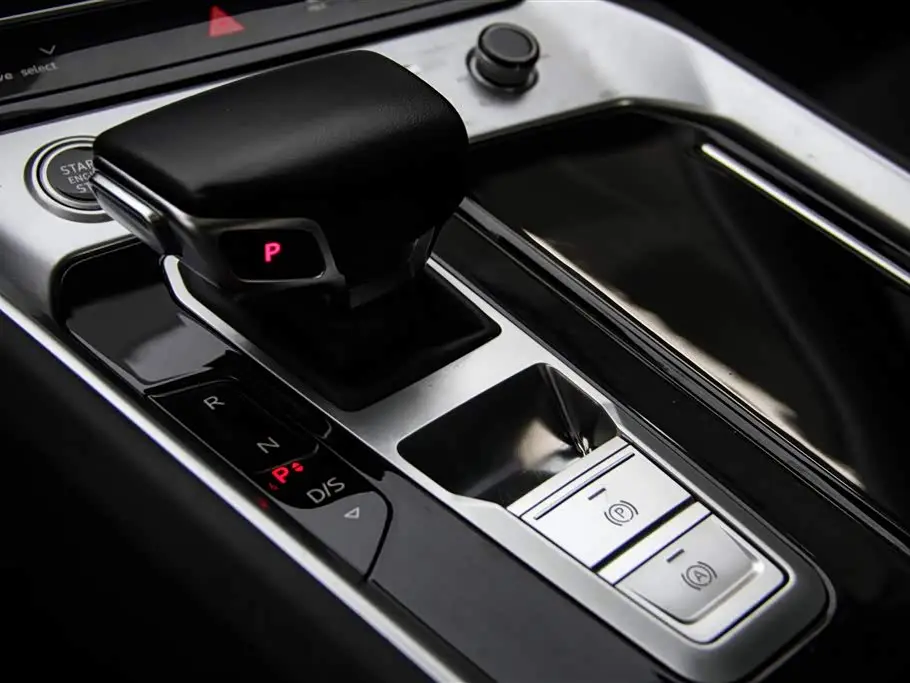 Audi Q6 2024 — Şəkil 19/20