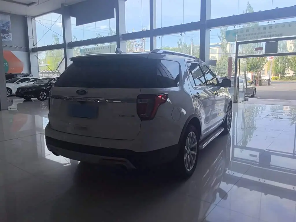 Ford Explorer 2016 — Photo 7/15