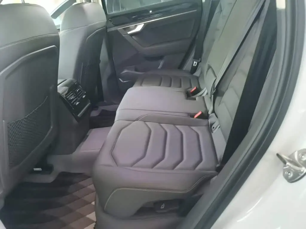Volkswagen Touareg 2022 — Şəkil 17/20