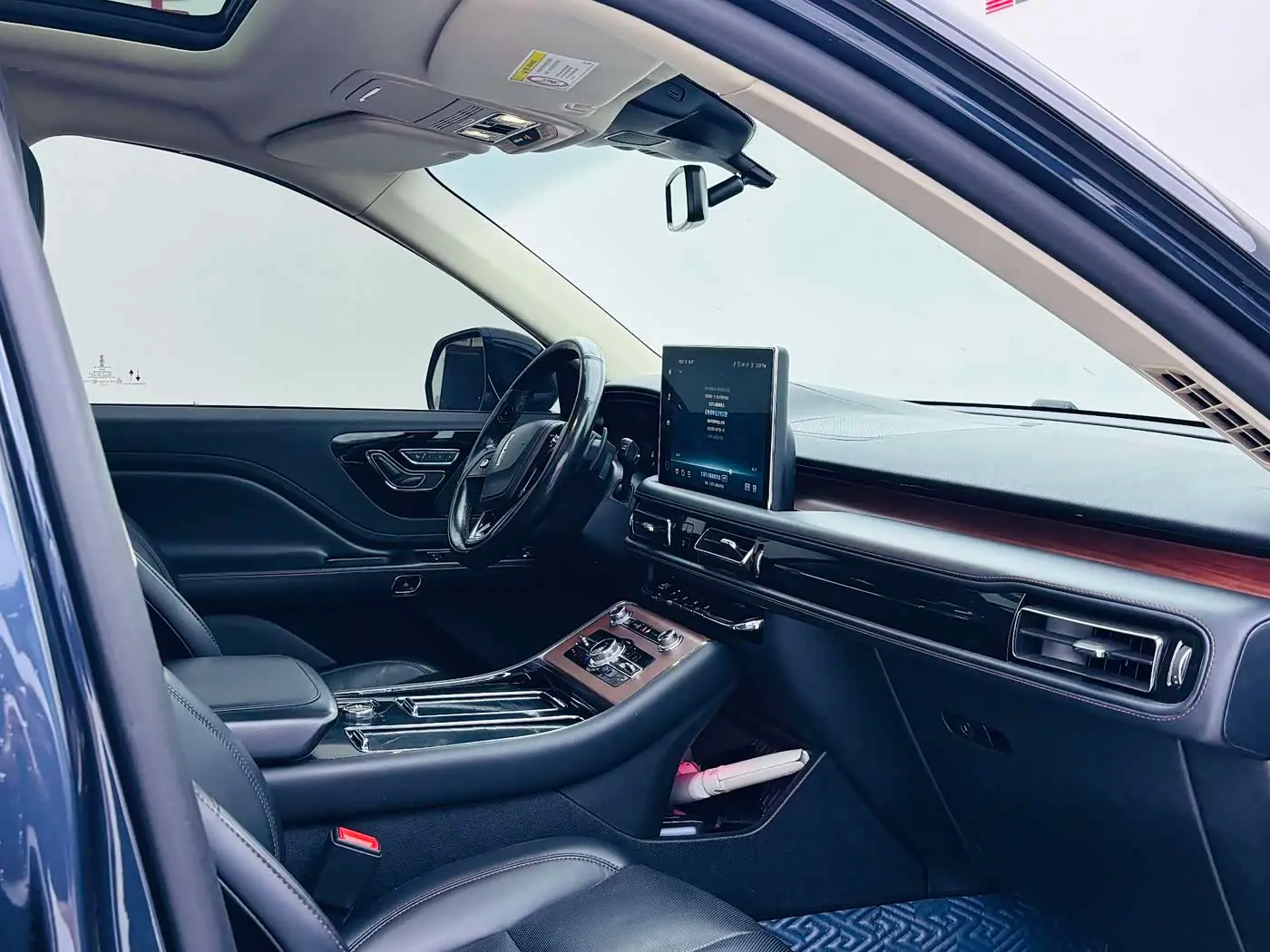 Lincoln Aviator 2022 — Şəkil 17/19