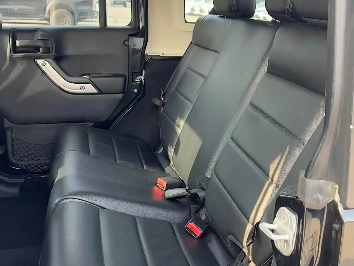 Jeep Wrangler 2012 — Şəkil 10/13