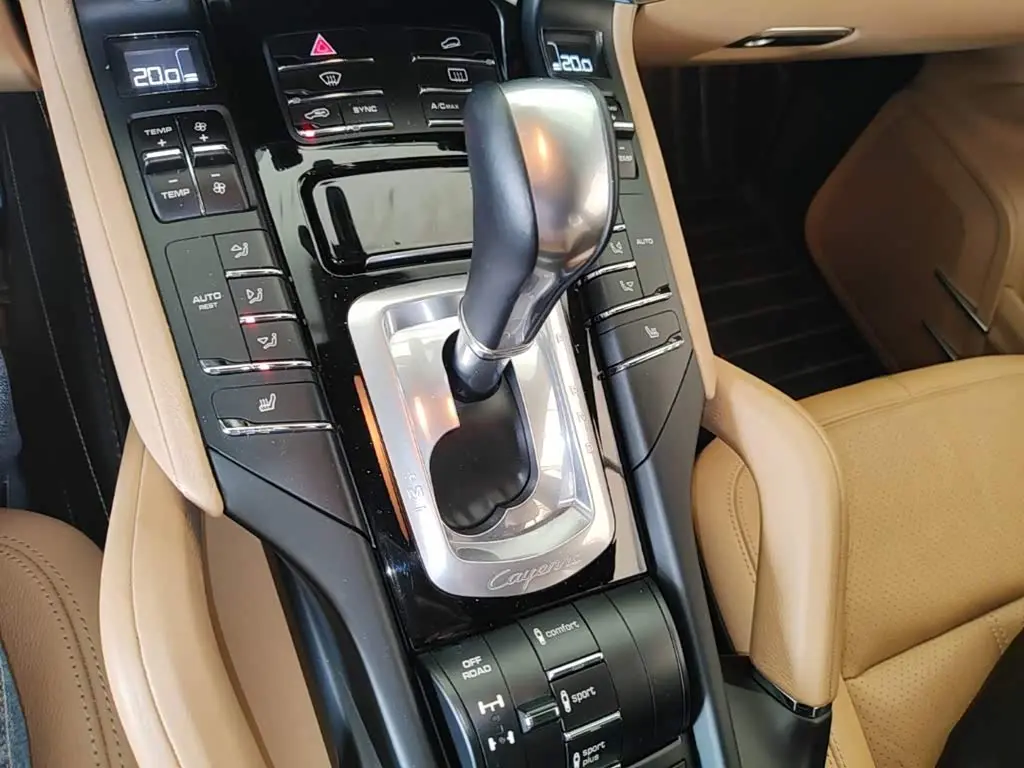 Porsche Cayenne 2018 — Фото 14/20