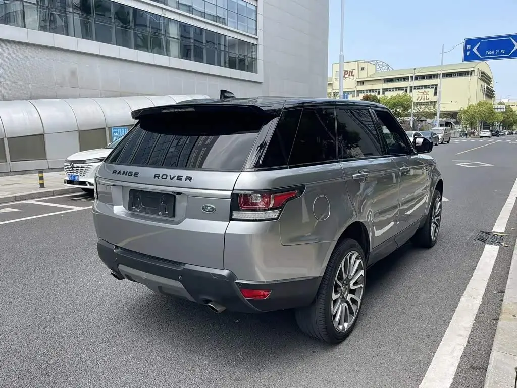 Land Rover Range Rover Sport 2017 — Photo 4/9
