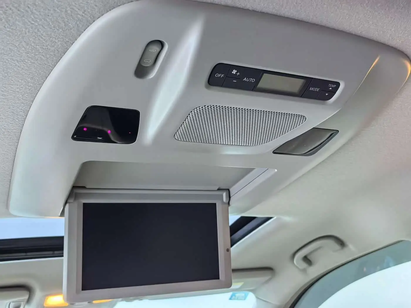 Nissan Quest 2017 — Photo 6/9