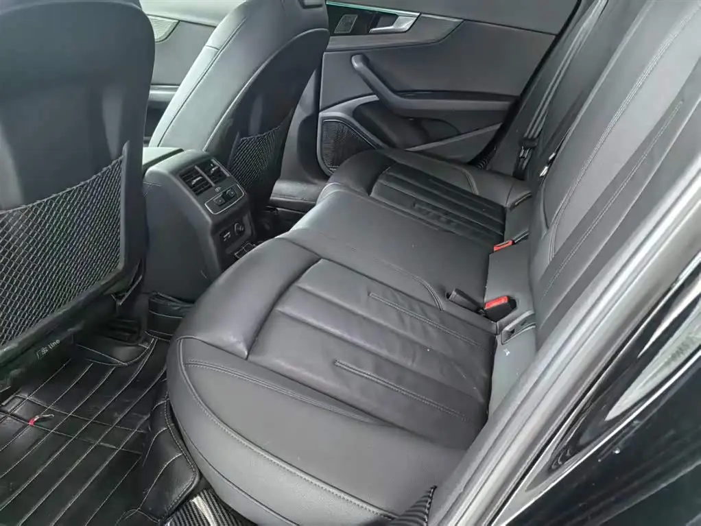 Audi A4 2023 — Photo 8/17