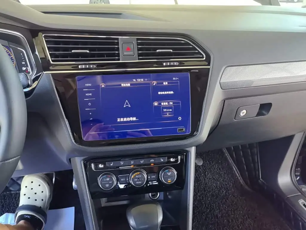 Volkswagen Tiguan L 2021 — Şəkil 13/20