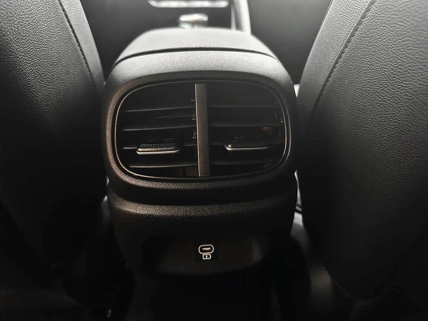 Hyundai Elantra 2023 — Фото 18/20