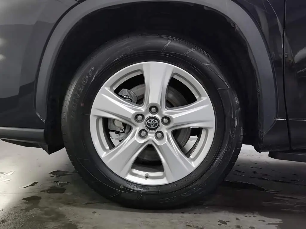 Toyota Highlander 2023 — Şəkil 17/20