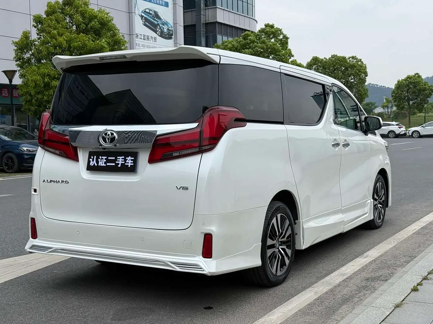 Toyota Alphard 2019 — Şəkil 7/16