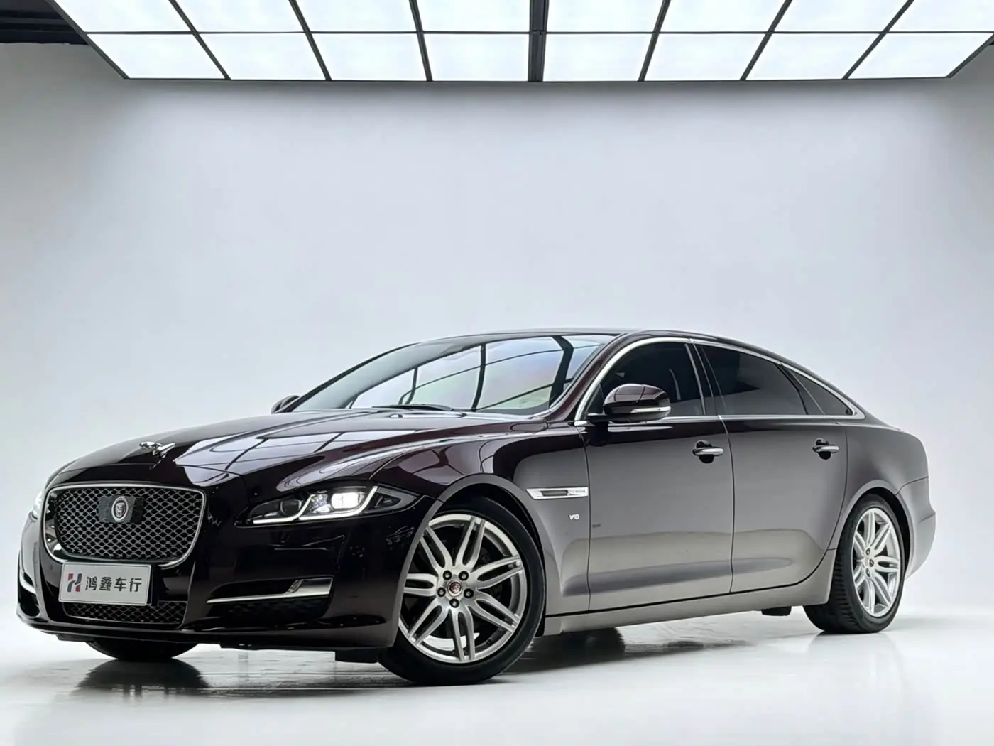 Jaguar XJ 2018 — Фото 1/17