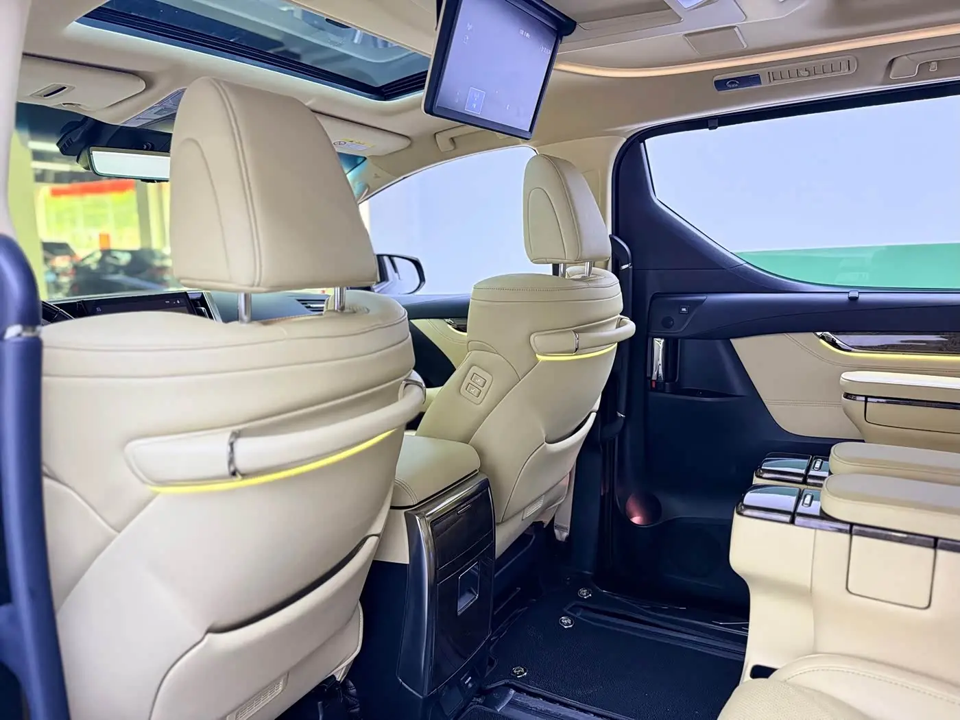 Toyota Alphard 2023 — ფოტო 17/20