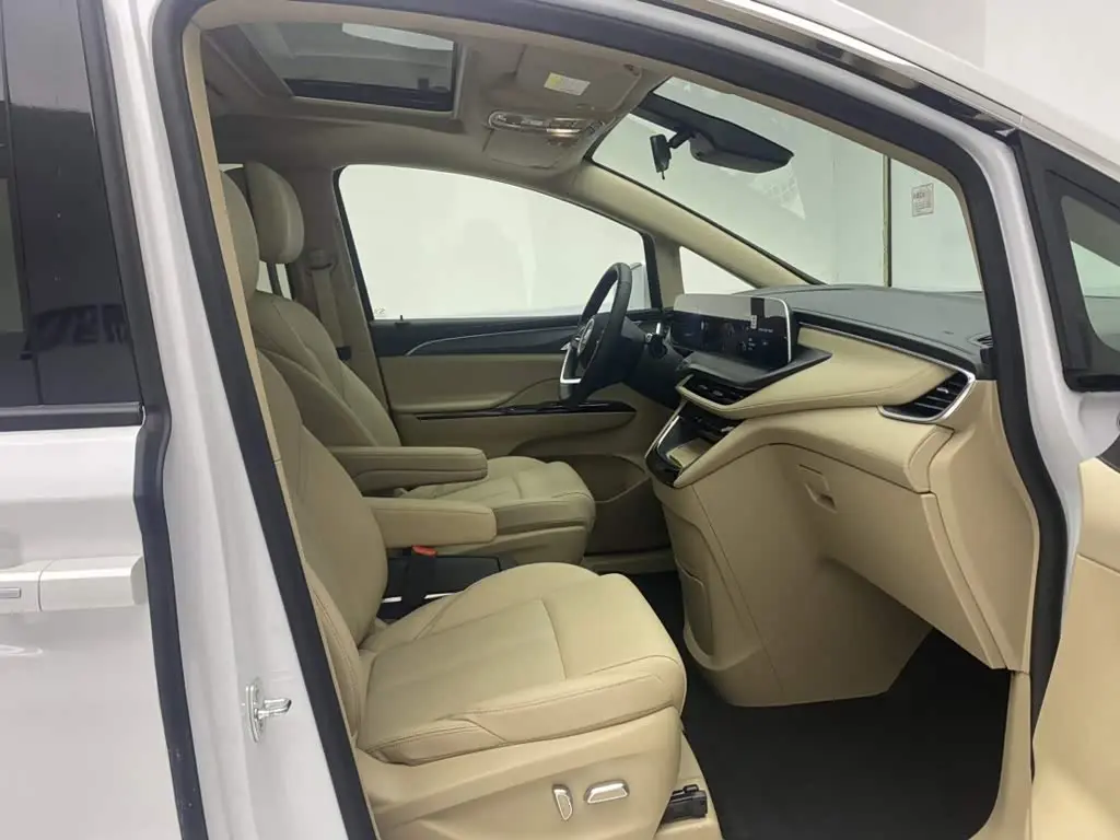 Buick GL8 New Energy 2025 — Photo 18/20