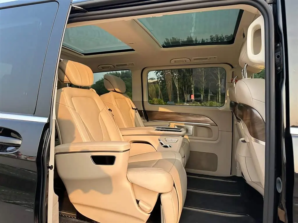 Mercedes-Benz V-Class 2023 — Photo 18/20