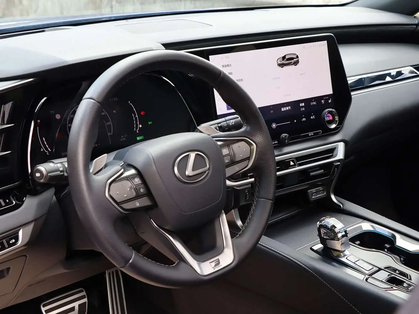 Lexus RX 2023 — Photo 15/20