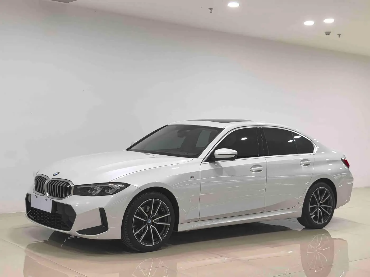 BMW 3 Series 2024 — Фото 1/13
