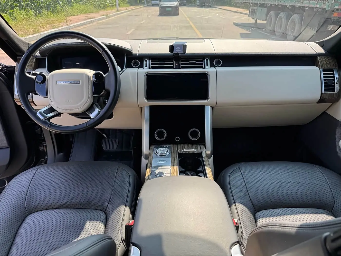 Land Rover Range Rover 2018 — Фото 11/20