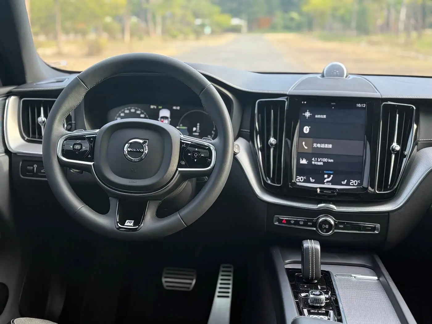 Volvo XC60 Plug-in Hybrid 2020 — Фото 19/20