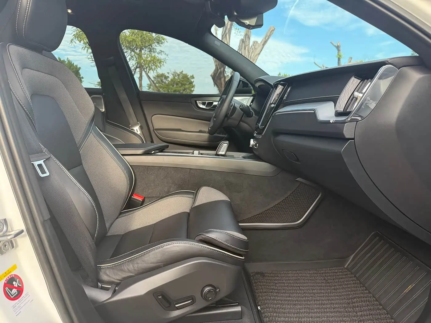 Volvo XC60 Plug-in Hybrid 2020 — Фото 14/20
