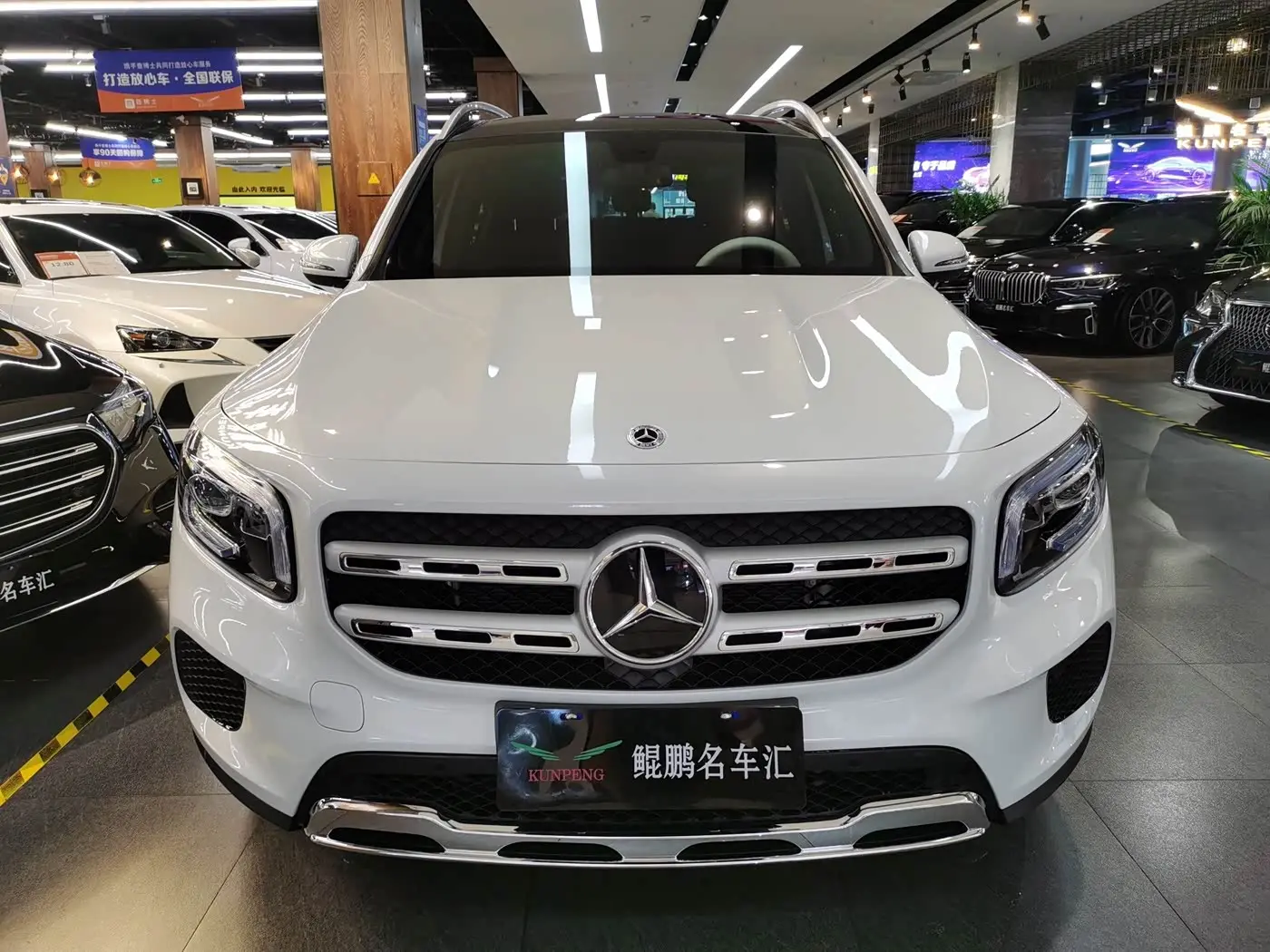 Mercedes-Benz GLB 2021 — Фото 2/15