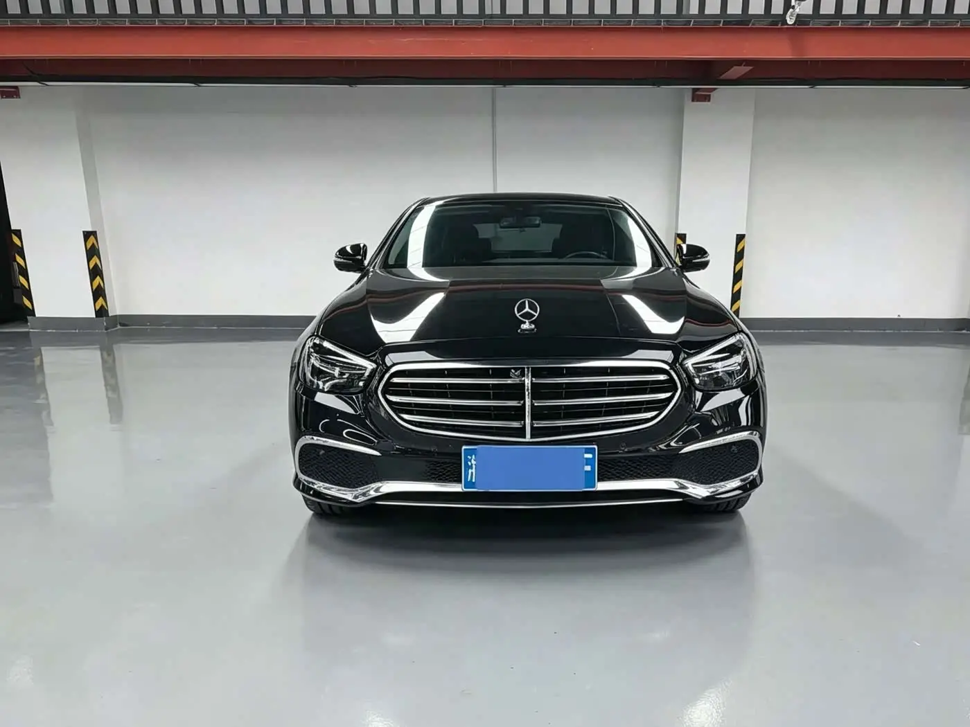 Mercedes-Benz E-Class 2023 — Photo 2/15