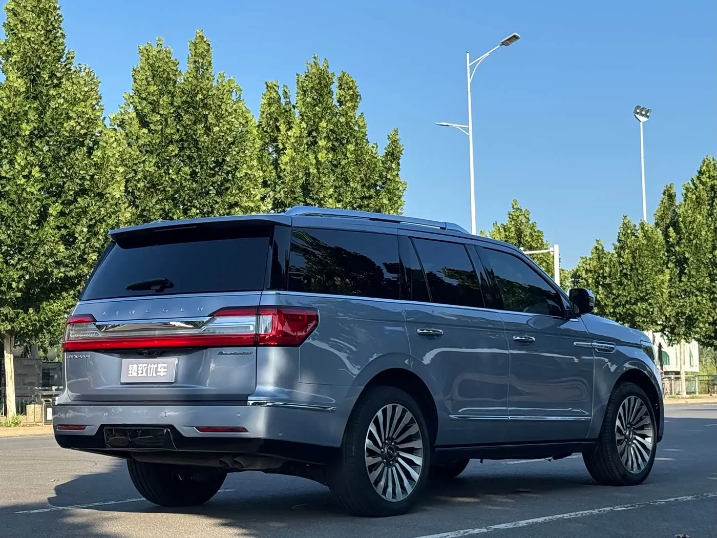 Lincoln Navigator 2019 — Photo 10/20