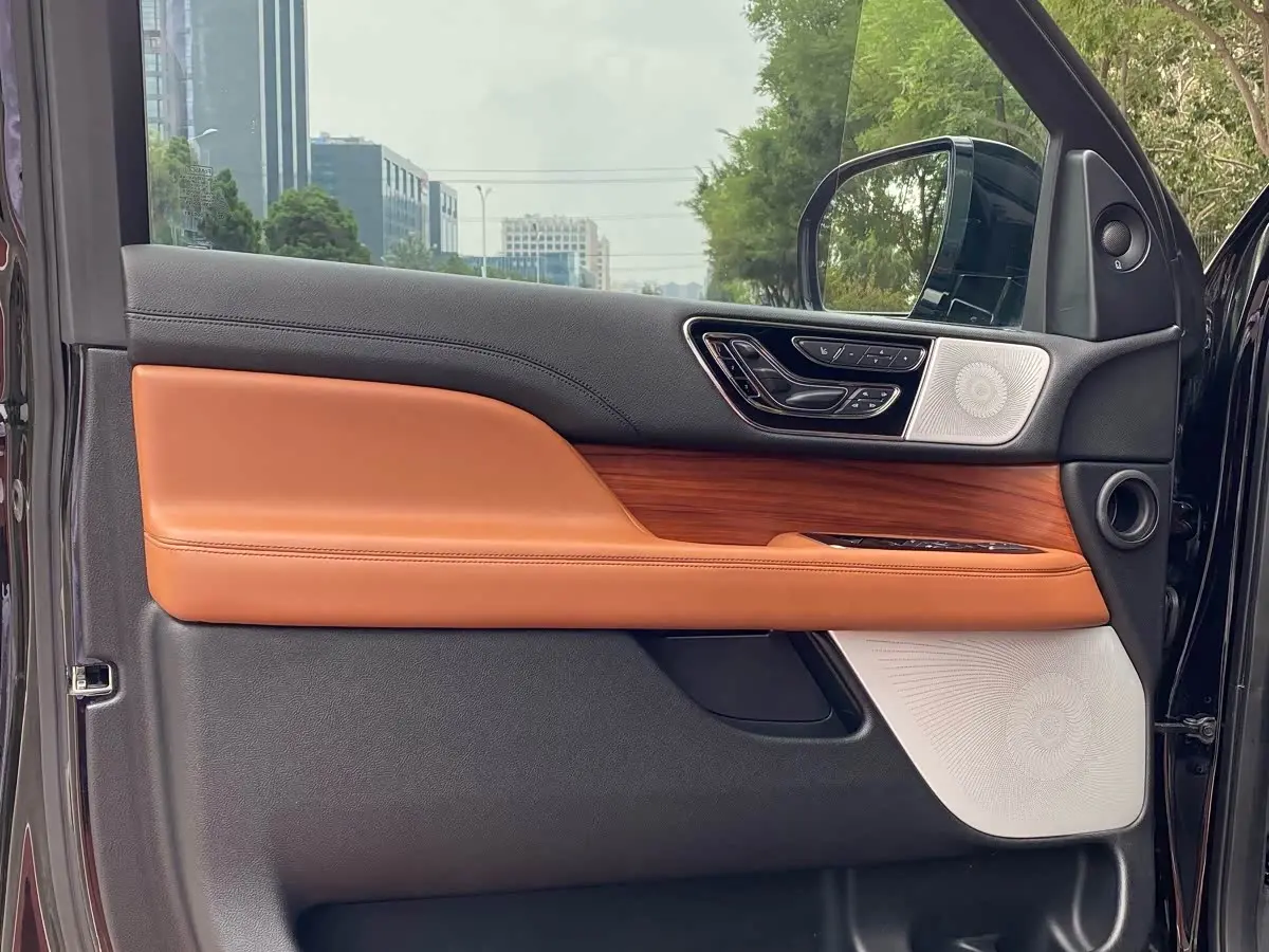 Lincoln Navigator 2019 — Photo 5/20
