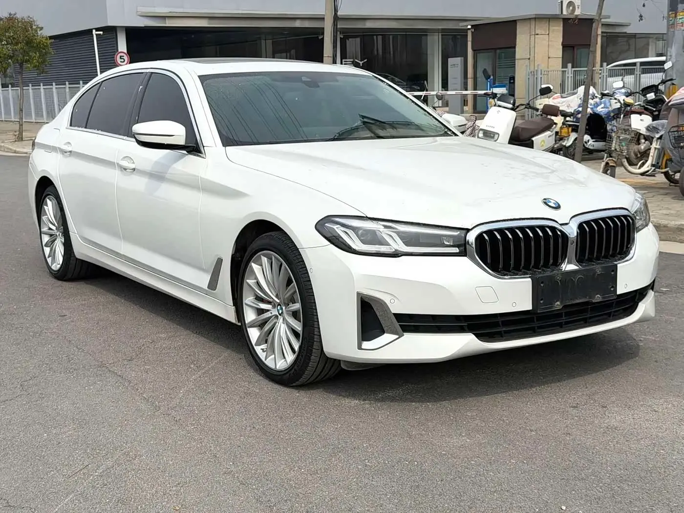 BMW 5 Series 2021 — Photo 1/7