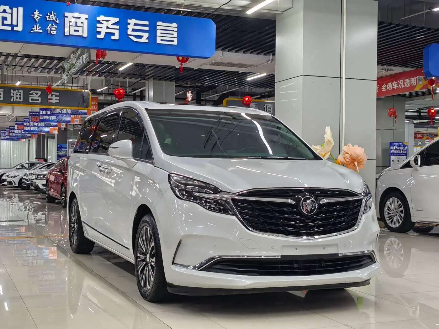 Buick GL8 2021 — Photo 3/16